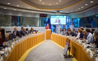 Comment animer une table ronde : le guide complet pour des débats qui font vraiment la différence